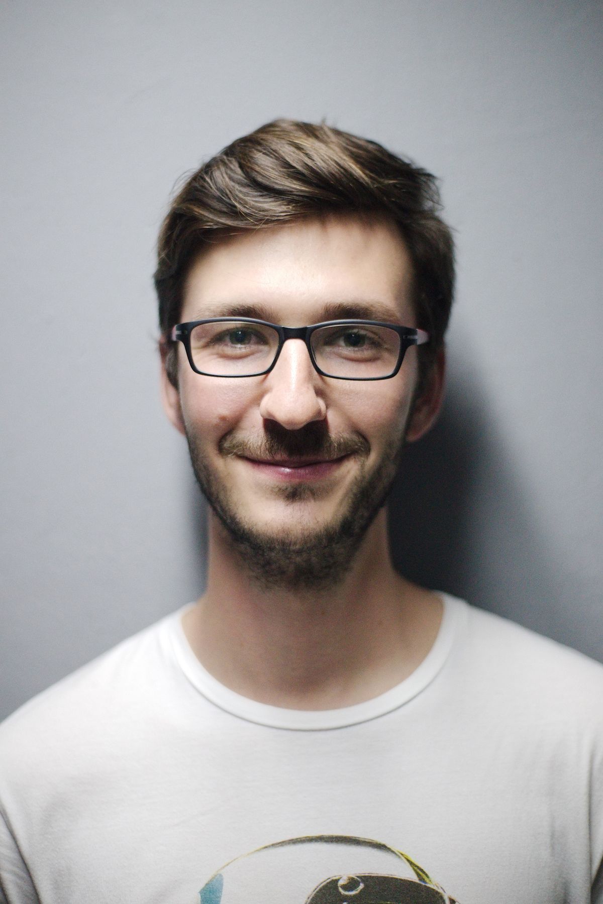 Retrato de hombre con gafas