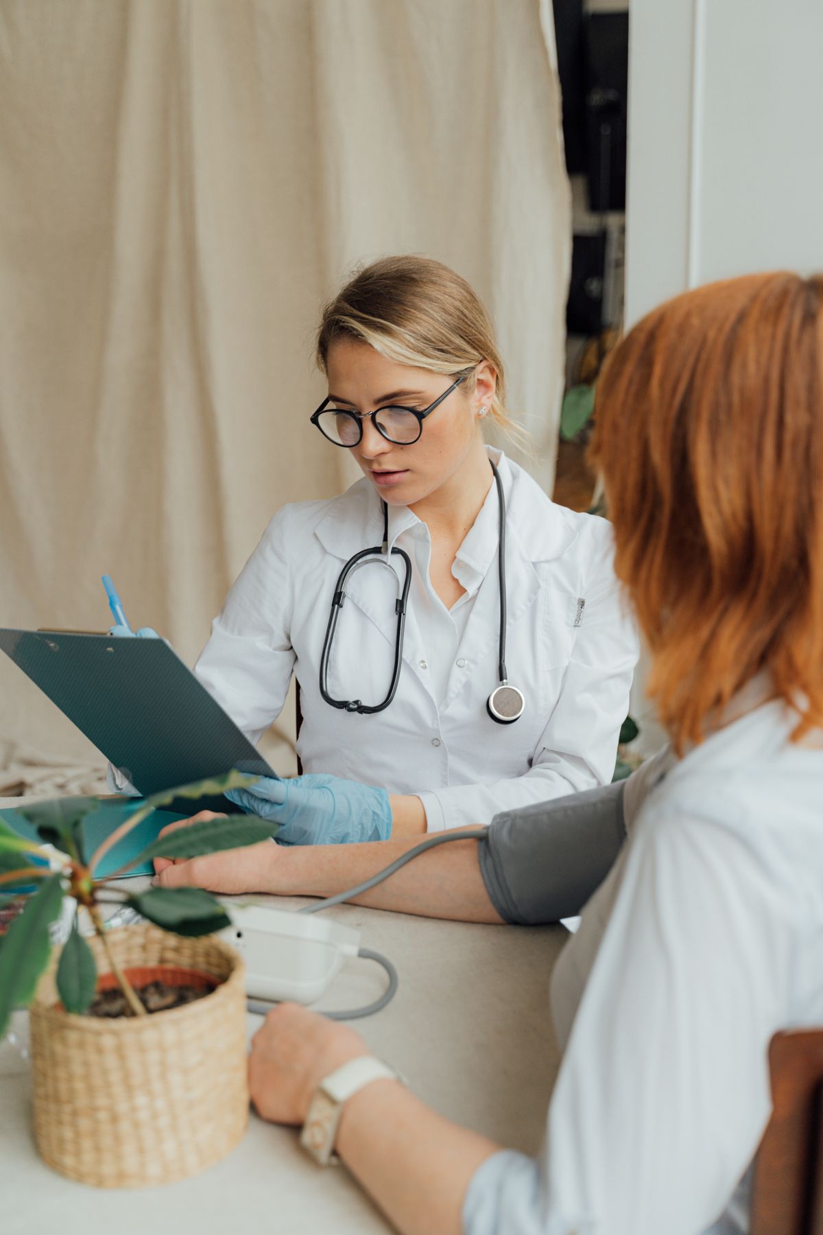 Consulta con una profesional de salud